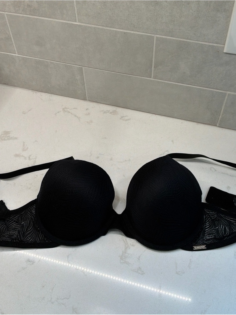 Tahari Black Bra 38C Underwire Molded Padded Push Up Bra Patterned Lace Sexy